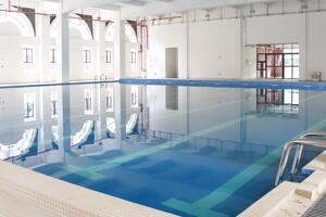 广东华侨中学国际课程室内恒温游泳馆