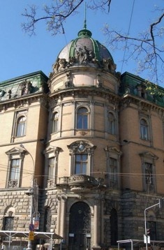 利沃夫民族学院