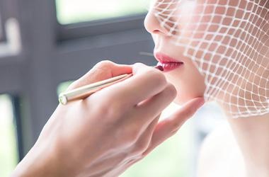 想从事新娘妆跟妆师