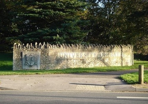 巴斯大学