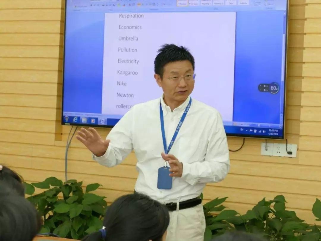 梁校长讲话.jpg