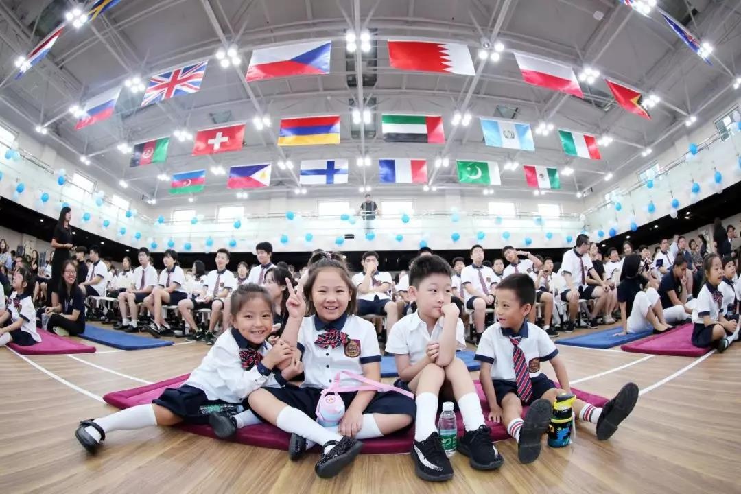 北京明诚外国语学校