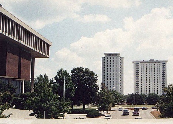 伊利诺伊州立大学