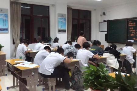 晚自习.jpg