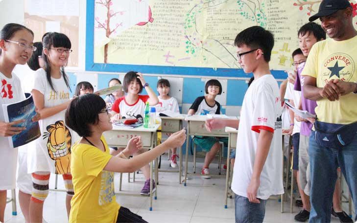 李阳疯狂英语集训营寓教于乐 学得轻松