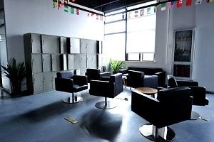 上海常青日本高中课程中心休息室