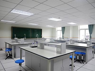 新府学外国语环境