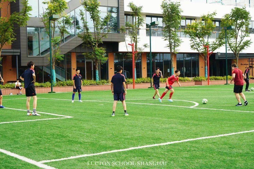 上海莱克顿学校体育课.jpg
