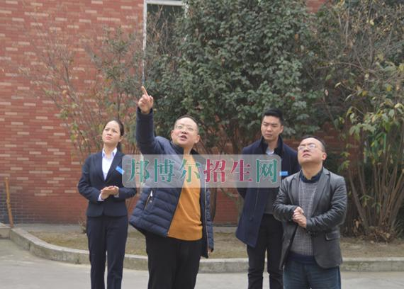 成都航空职业技术学院的专家领导莅临成都翔飞航空职业技术学校指导工作