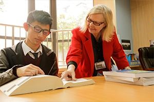 成都欧爱思学校（原牛津国际公学成都学校）指导学生