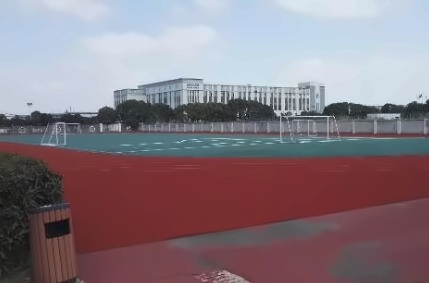 上海铭远双语高级中学校操场.jpg