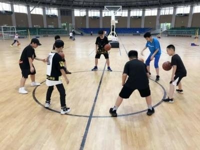 枫华小学篮球选修课.jpg