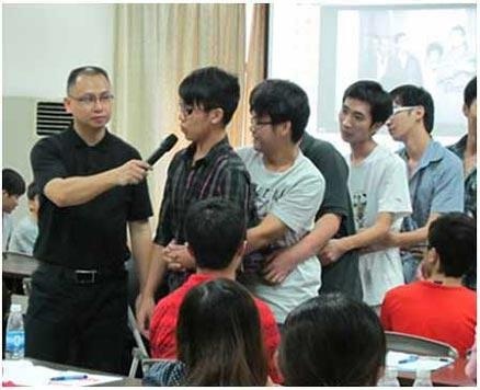 与实时互动，讲练考立体学习