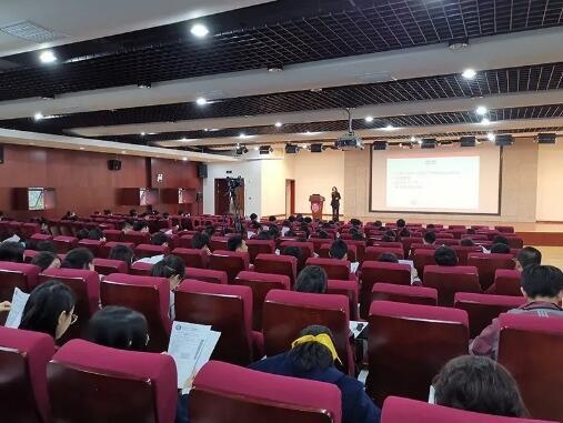 光华剑桥首次举办线上+线下期中家长会.jpg