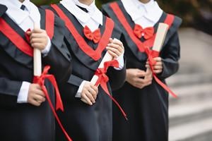 上海财经大学在职研究生多久能拿到证书