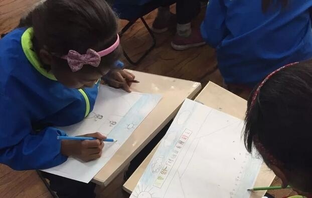 认真学习的孩子们.jpg