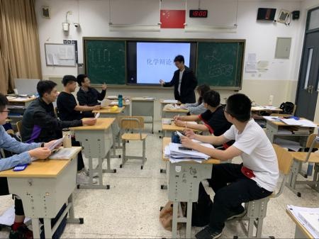 省泰中国际部化学辩论赛.jpg