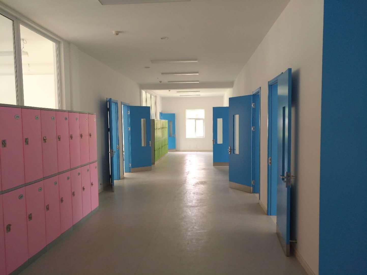 上海宏润博源学校走廊.jpg