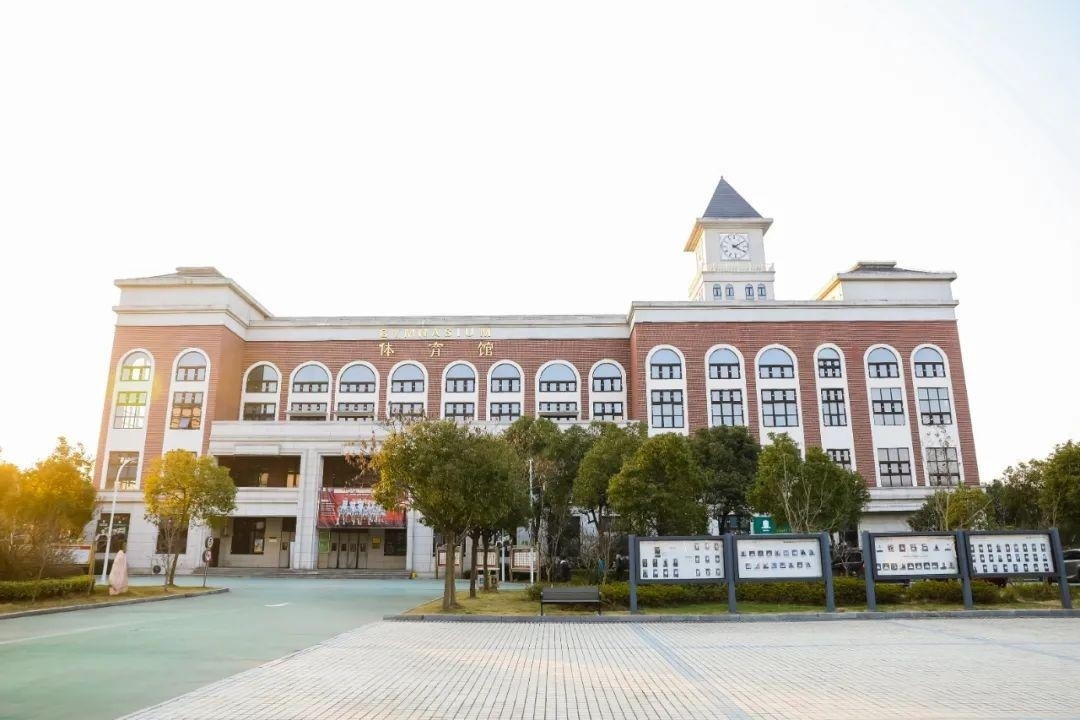 上海枫叶高中.jpg