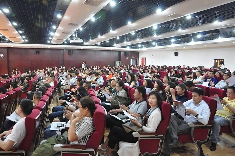 2019级光华剑桥新生家长会.jpg