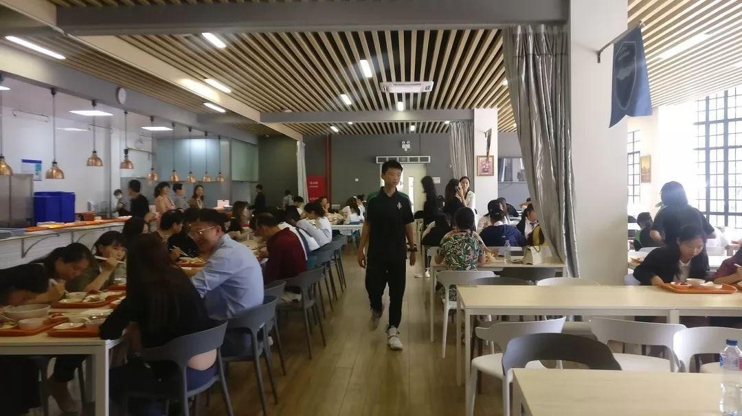 体验学校食堂.jpg