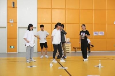 蒙眼找东西.jpg