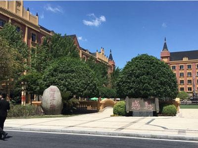 成都希望小学感恩广场