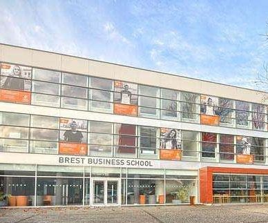布雷斯特商学院