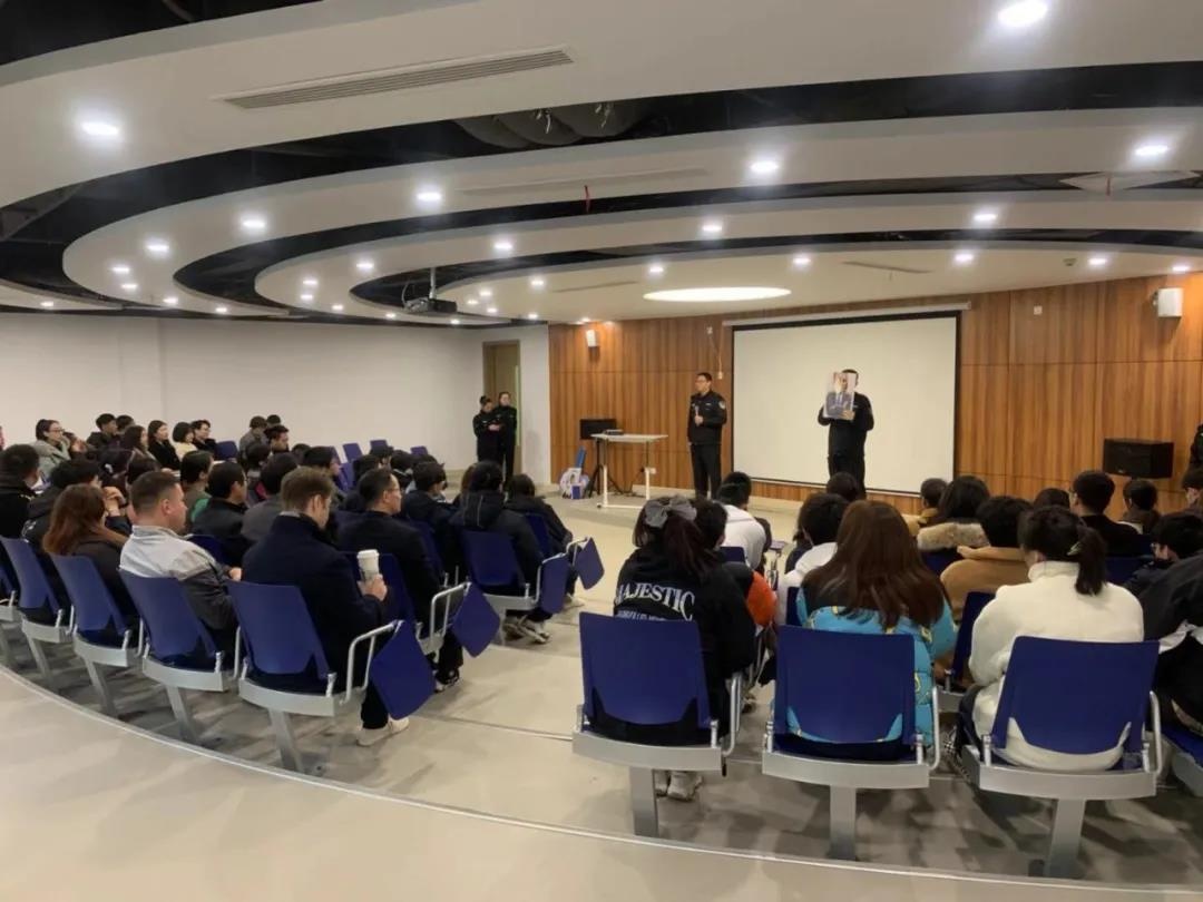 平湖卡迪夫学校深入开展防诈骗安全教育讲座.jpg