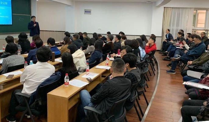 美国蓝带汇点高中家长会.jpg