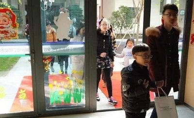 湖州帕丁顿双语学校首届开放日：参观校园