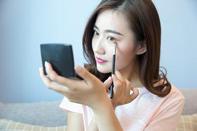 睫毛的梳理、眼部卸妆、眼部清洁、眼贴的使用技巧