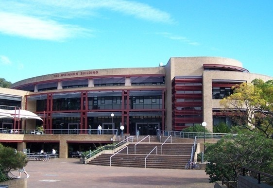 卧龙岗大学