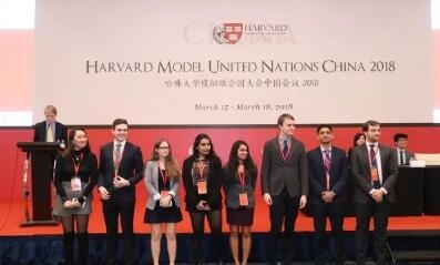 20位美国Lee高中代表参与哈佛模拟联合国中国会