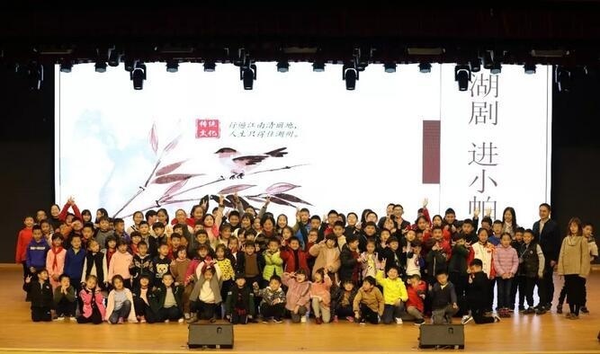 学生合影.jpg