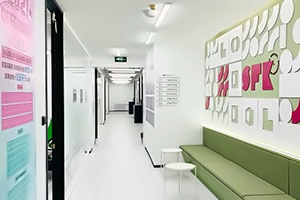 新东方斯芬克国际艺术高中楼道