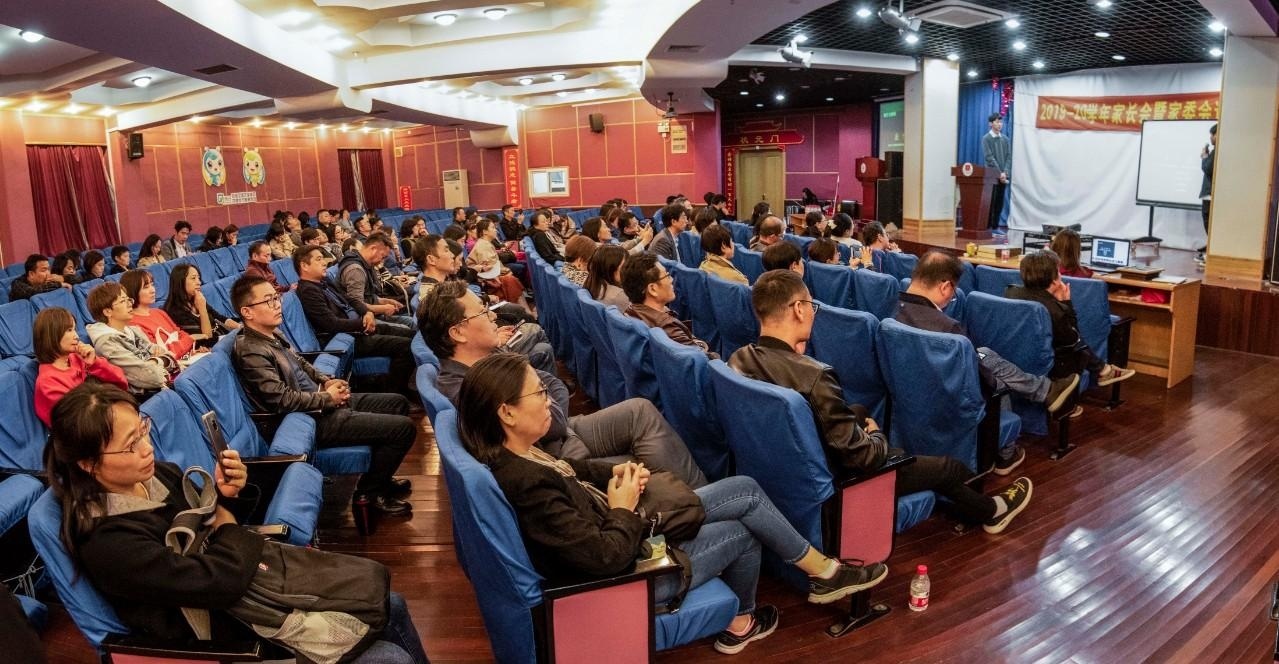学生演讲.jpg