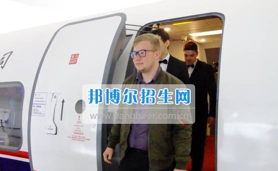 阆中市旅游学校互动交流会
