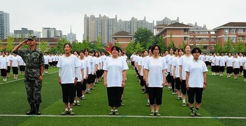 四川省崇州市崇庆中学