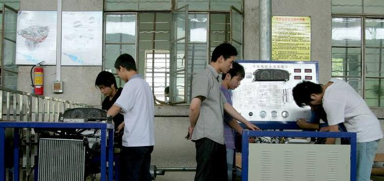 龙陵县职业高级中学