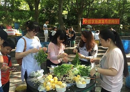 学校组织烧烤