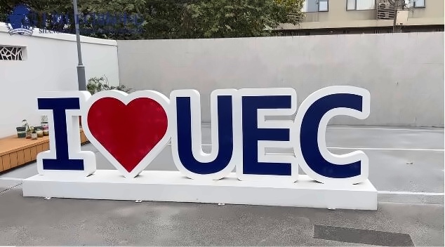 上海uec学校环境.jpg