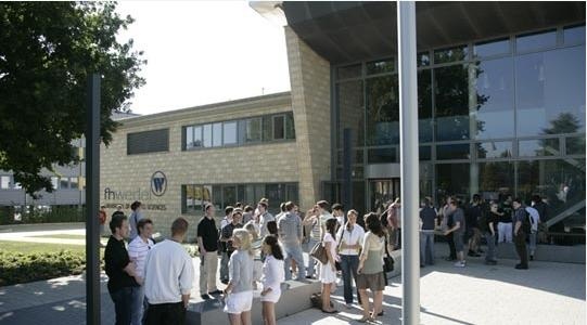 韦德尔应用技术大学