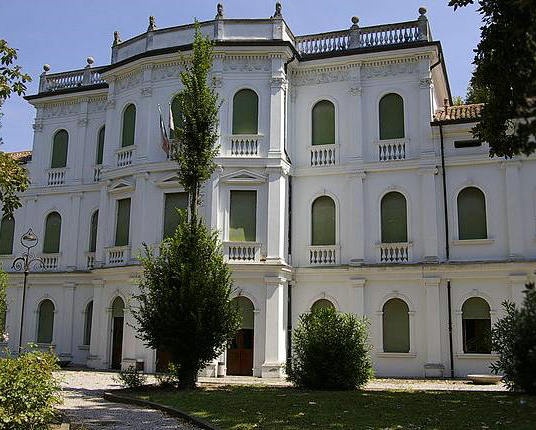 阿德里亚音乐学院