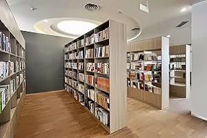 天津法耀高级中学（英华生态学校）图书室