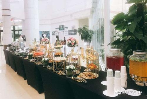  美华学校冷餐会