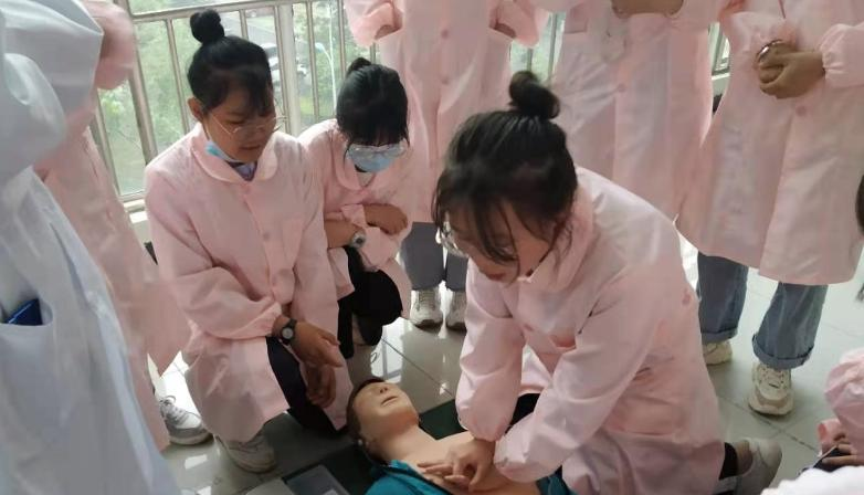 四川省南充卫生学校