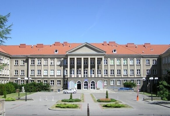 奥尔什丁瓦尔米亚玛祖里大学