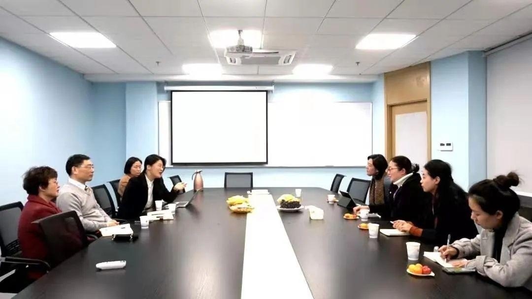 浦东教发院教育国际交流中心专家莅临上海常青藤学校交流指导.jpg