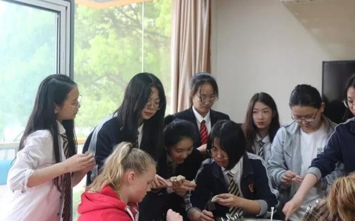 学习包饺子.jpg